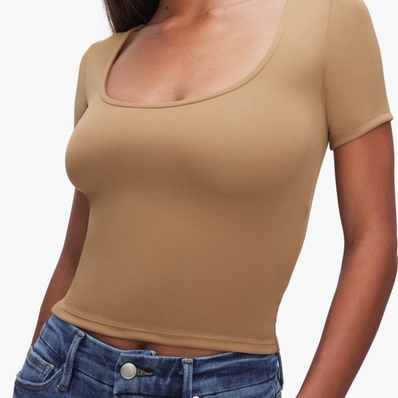 Good American Tops - Good American: Scoop Neck Crop Scuba Knit T-shirt